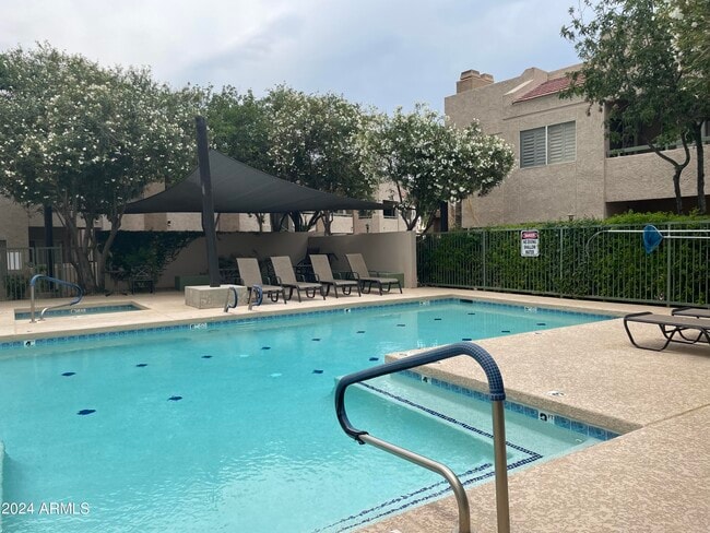 Foto del edificio - 1295 N Ash St