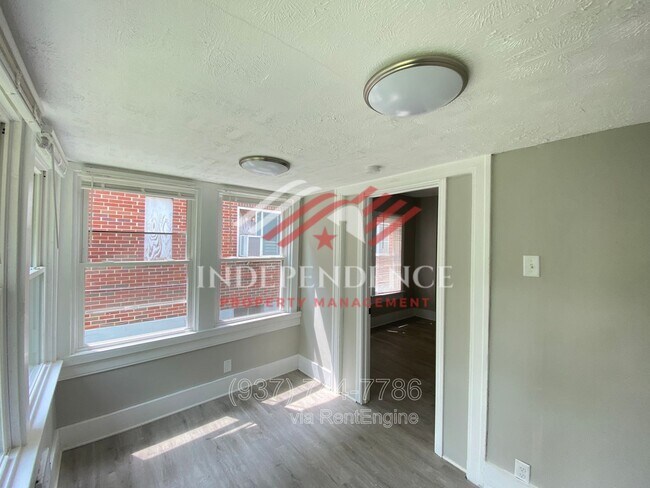 Foto del edificio - 1004 W Fairview Ave