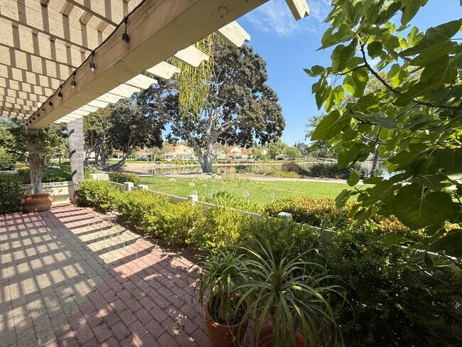Foto del edificio - 2110 Northshore Dr