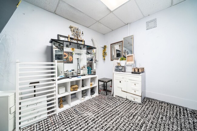 Building Photo - 21R Monroe St