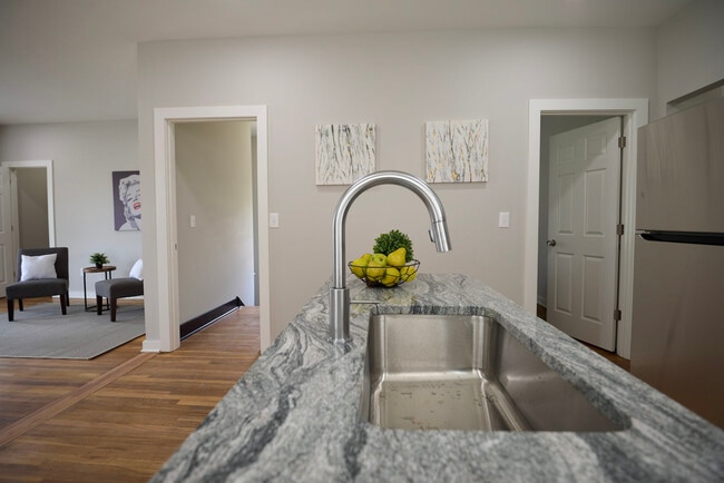 Kitchen - 644 Marston St