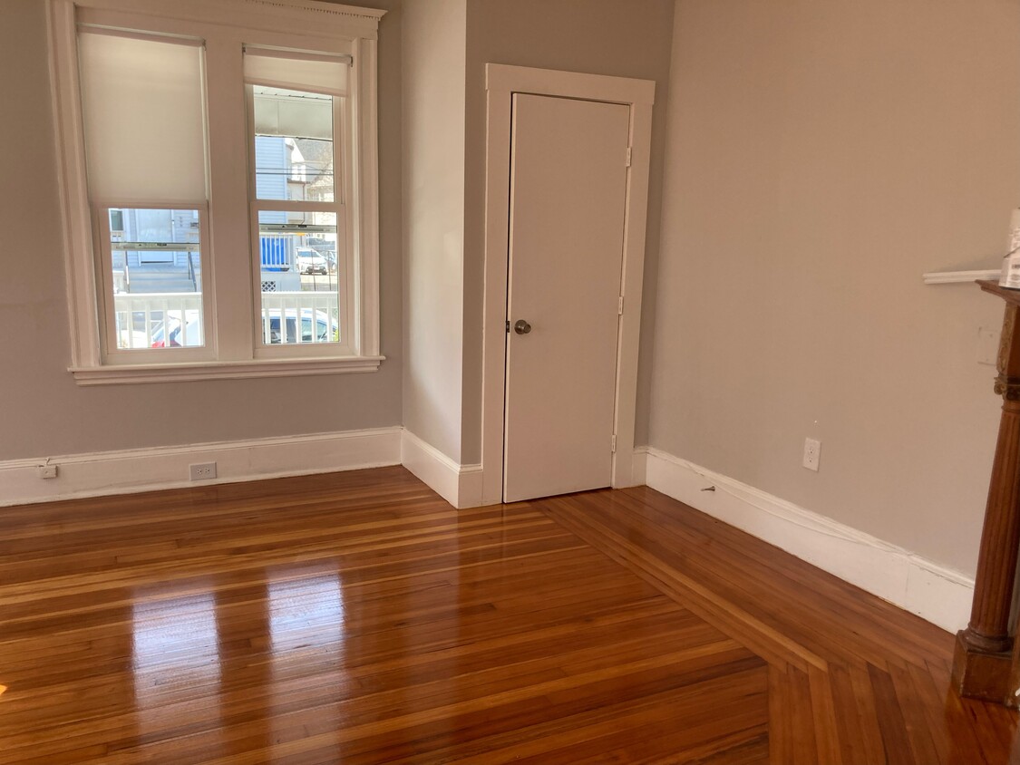 Foto principal - 28 Trident Ave