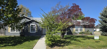 Building Photo - 907 Aspen Grove St