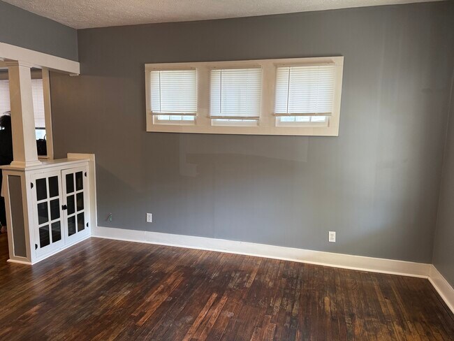 Foto del edificio - 5028 E New York St