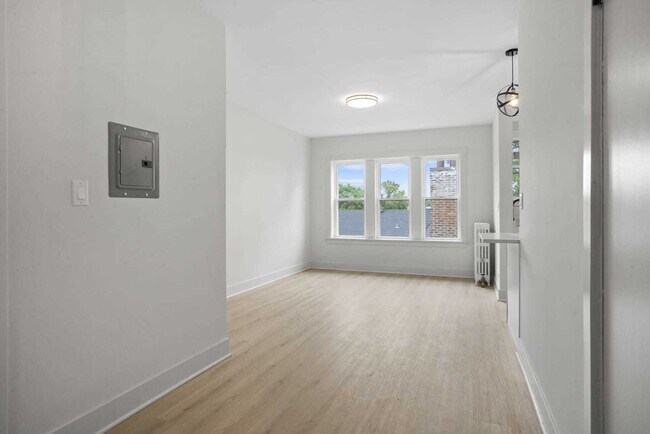 Foto del edificio - 3035 W Rosemont Ave