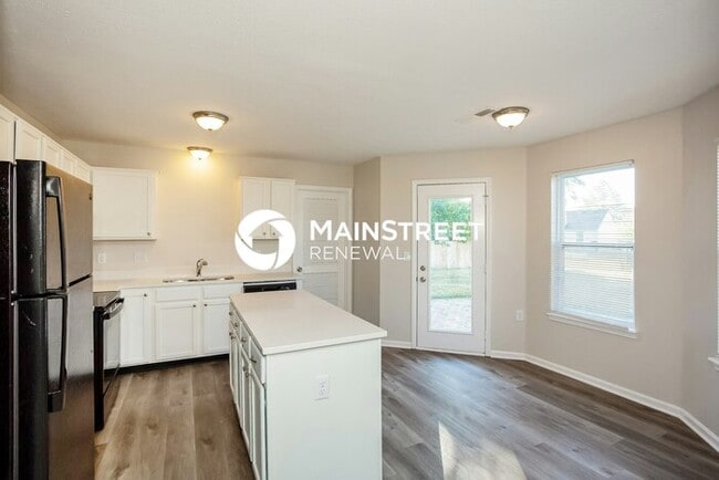 Building Photo - 4 Bedroom Pet-Friendly Home in Indianapolis, IN with Main Street Renewal