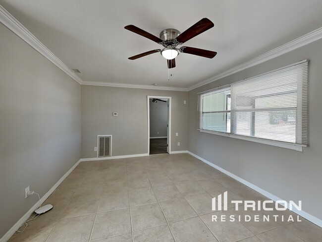 Foto del edificio - 424 55th Ave NE