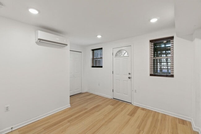 Building Photo - 86 Vroom St