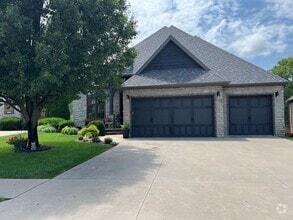 Building Photo - 1425 N Wicklow Rd