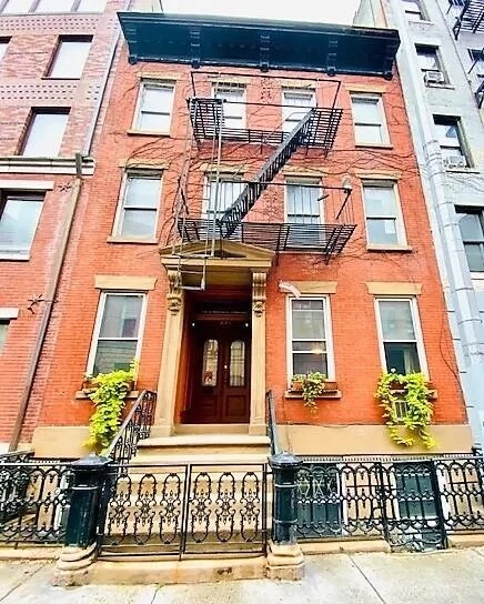 Primary Photo - 231 W 20th St