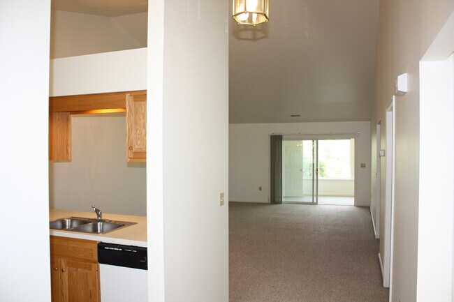 Foto del edificio - 2121 Shady Oak Dr