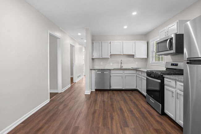 Photo - 1380 Plaza Ave SW House