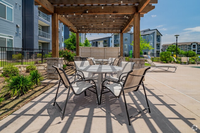 Building Photo - Brio at Lookout