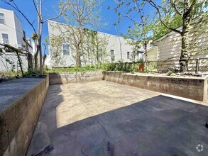 Building Photo - 718 10th St