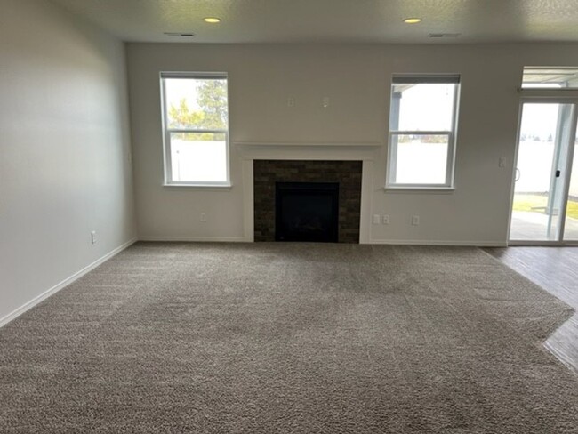Building Photo - First Month's Rent Free!