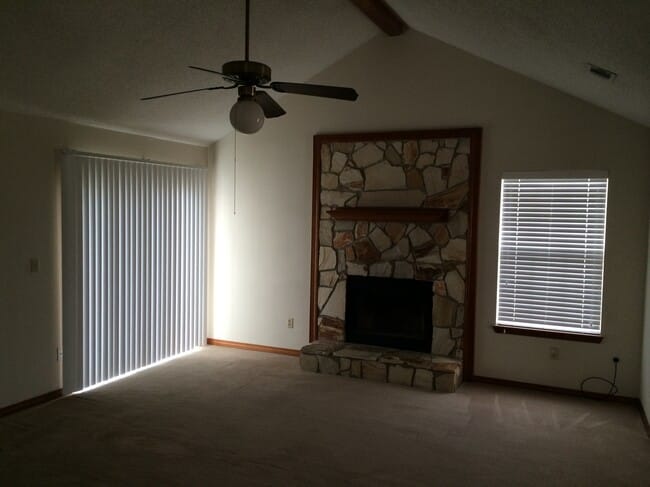 Building Photo - 418 Apple Dr