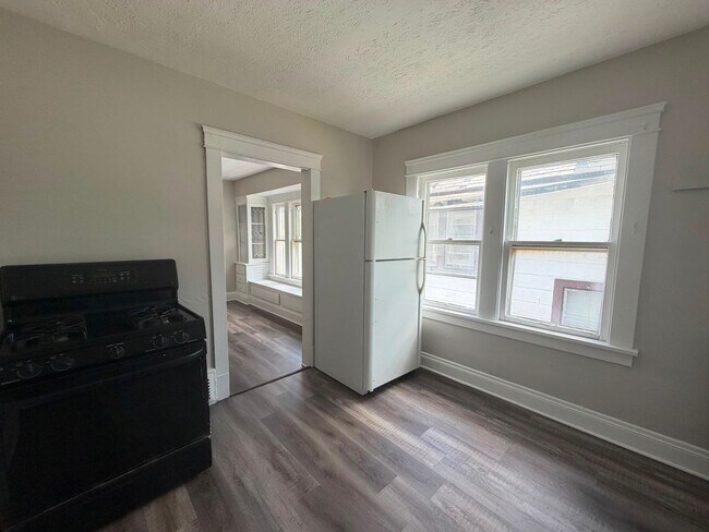 Foto del edificio - 10012 Manor Ave