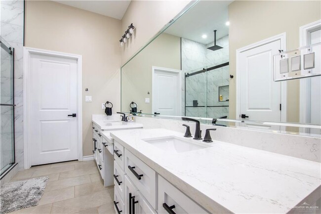 Foto del edificio - 15 San Roman Terrance