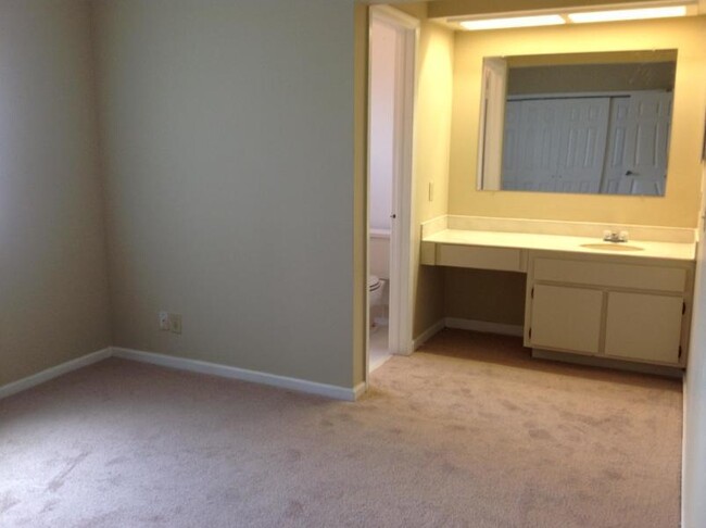 Building Photo - 11872 Sturbridge Ln