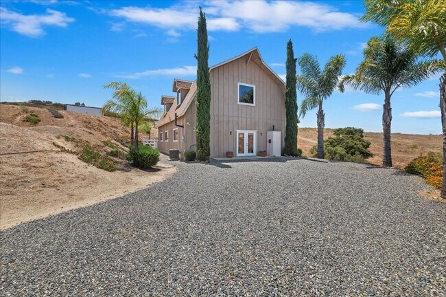 Foto del edificio - **Spacious 2-Bedroom Home In The Heart Of Wine Country**