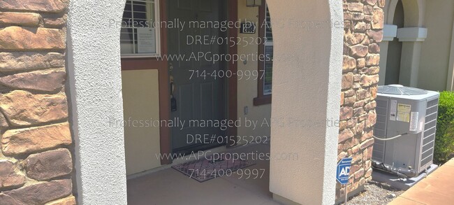Building Photo - 2008 Montilla St