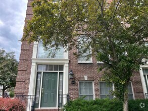 Building Photo - 8645 Meridian Square Dr
