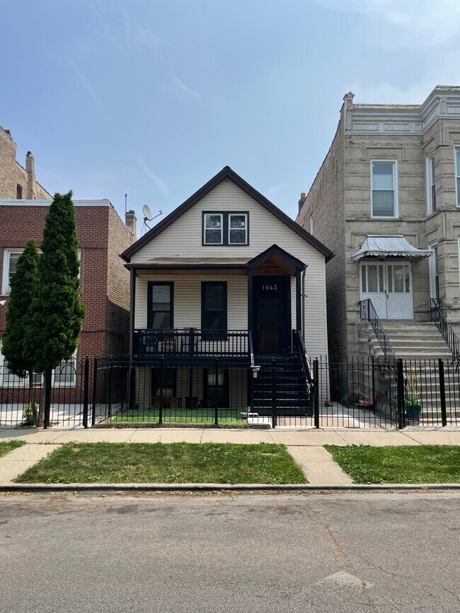 Building Photo - 1643 N Fairfield Ave