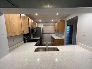Building Photo - 9520 Seagrape Dr