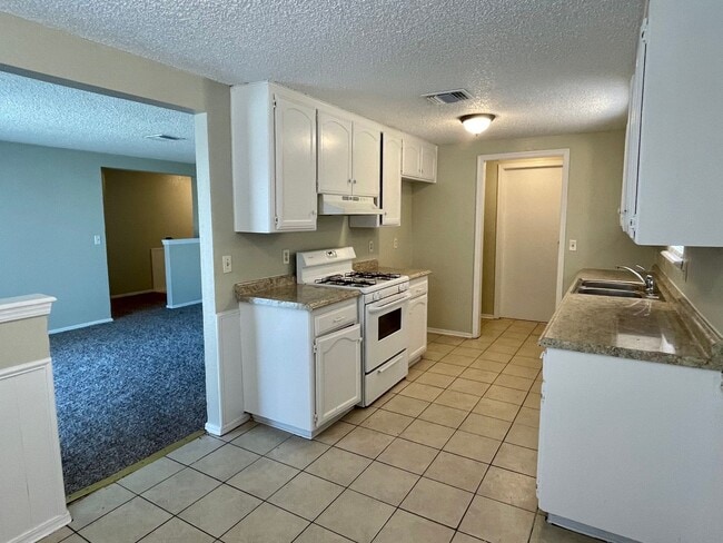 Building Photo - 4205 SE 49th St
