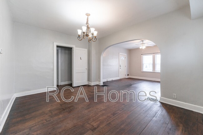 Building Photo - 1619 E Tabor St
