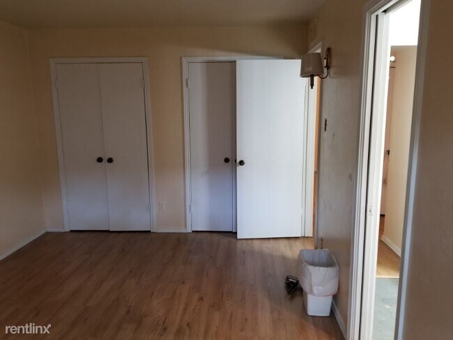 Building Photo - 2 br, 1 bath Condo - 904 S Weatherred Dr