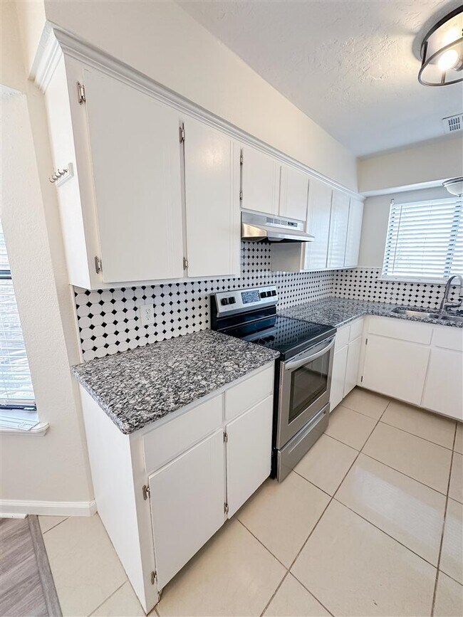 Foto del edificio - 2711 NE Euclid Ave