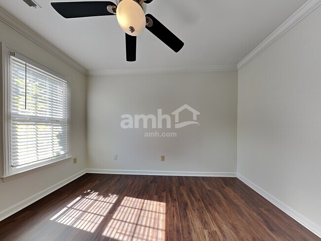 Foto del edificio - 5512 Westerborne Dr