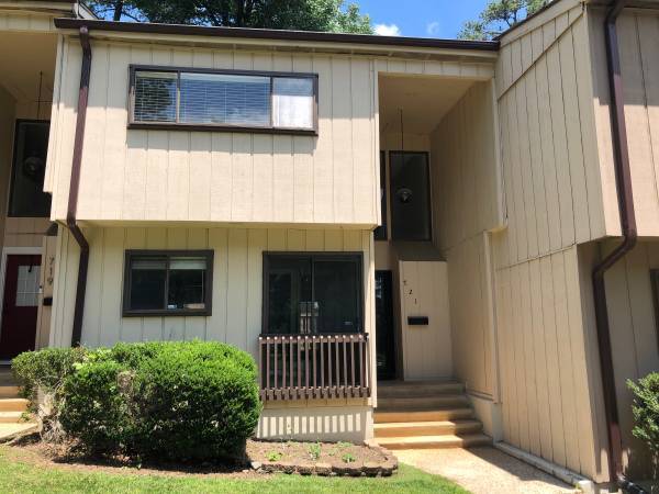 Building Photo - 721 E Millbrook Rd