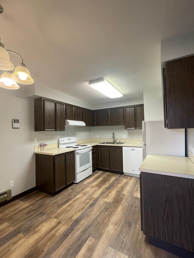 Building Photo - 3121 W Hood Ave