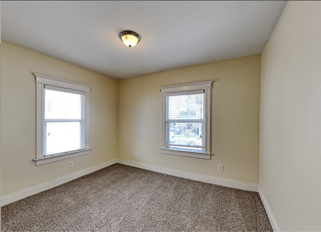 Building Photo - 655 Waverly Dr