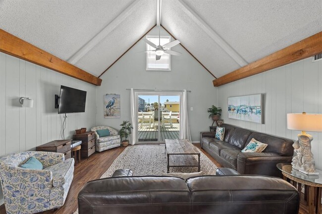 Building Photo - 16904 Beachcomber Dr