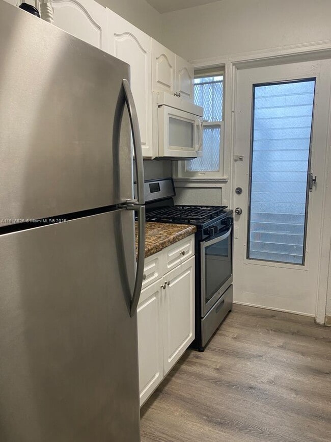 Foto del edificio - 6805 Abbott Ave