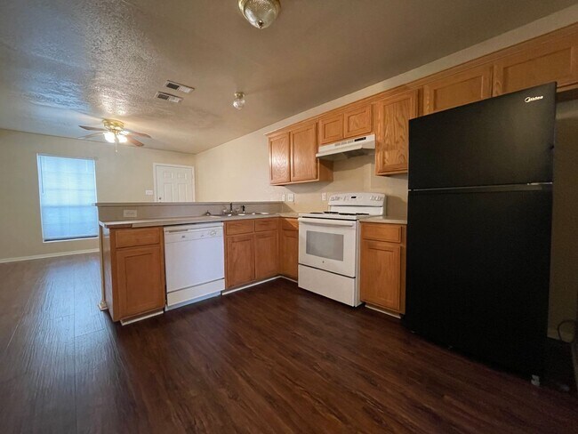 Foto del edificio - 1108 Leslie Cir