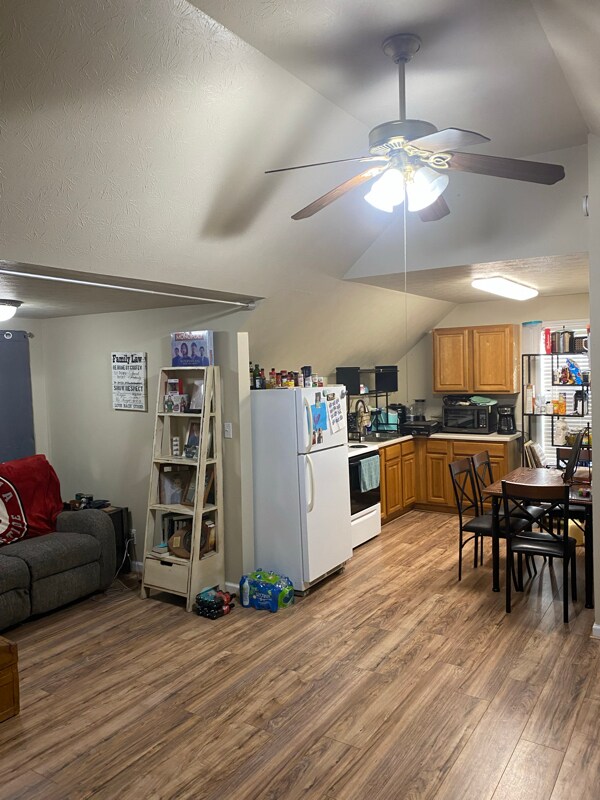 Foto del edificio - 691 Bear Creek Rd
