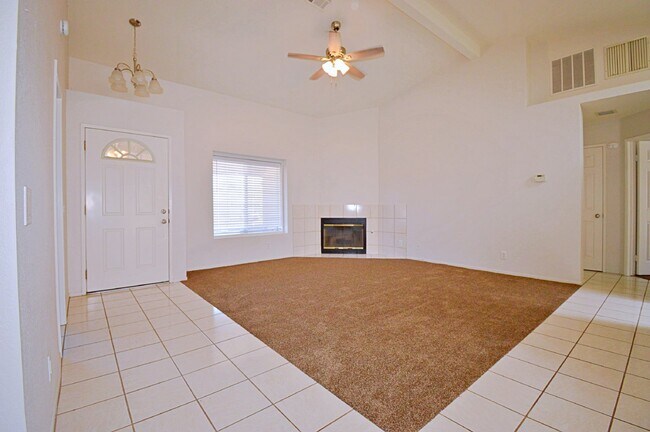 Foto del edificio - Charming 3-Bed, 2-Bath Home. - 1306 Sq Ft of Comfort in Cathedral City!"