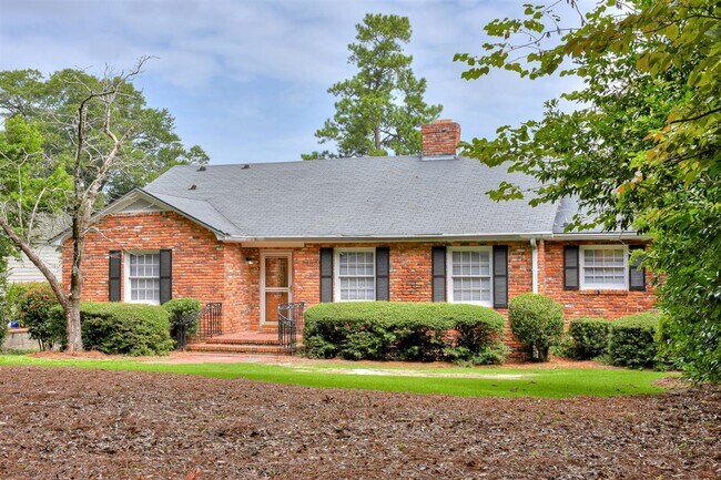 Foto del edificio - 3007 Lake Forest Dr