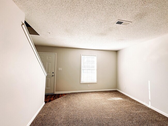 Building Photo - 108 Ballygar St