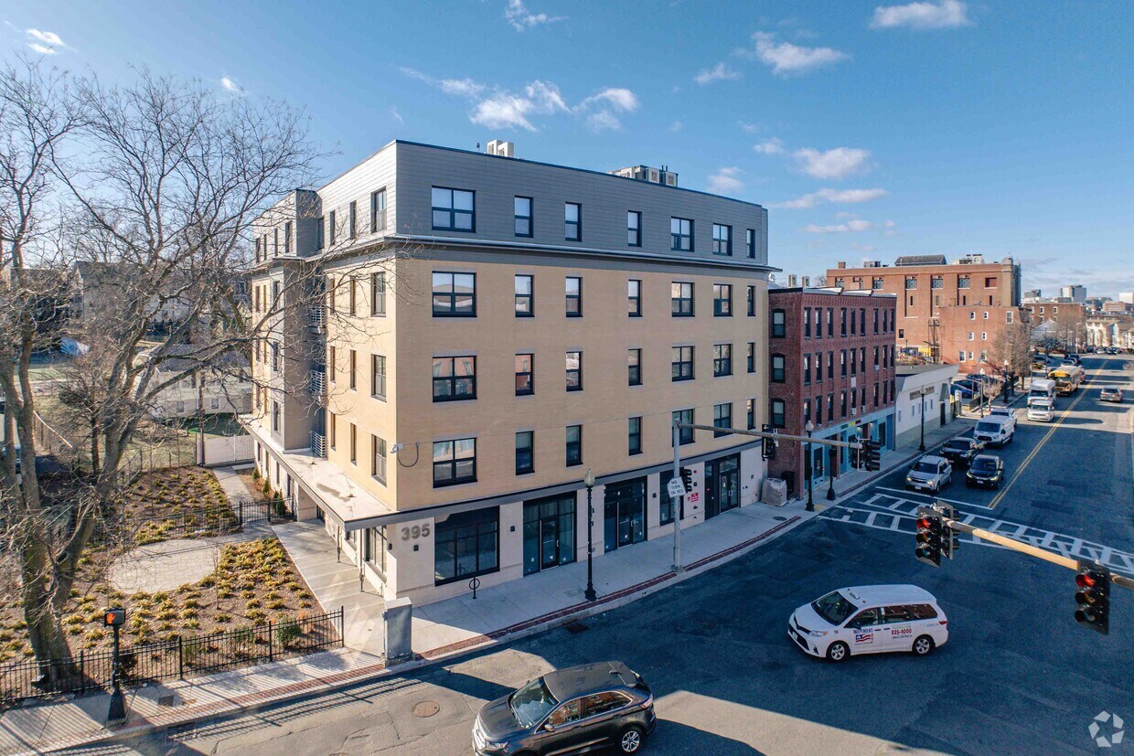 387-397 Calle Dudley - Dudley Crossing
