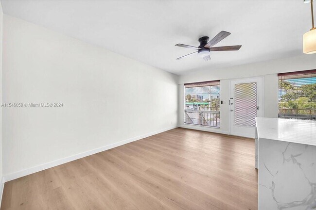 Foto del edificio - 2716 NE 30th Pl