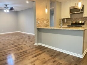 Building Photo - 5838 Sandhurst Ln