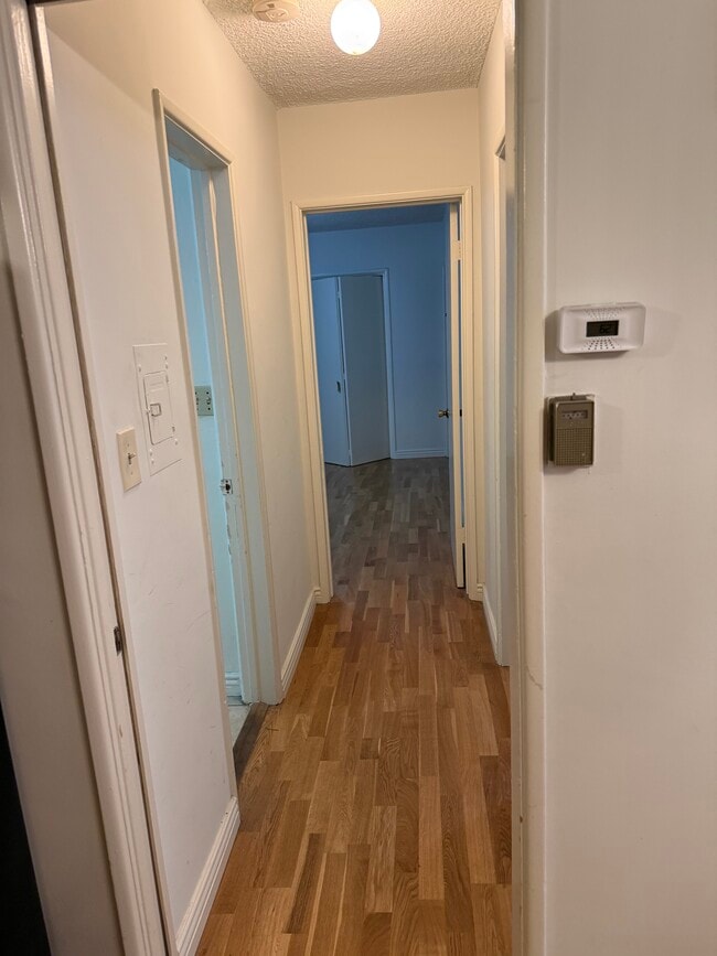 Building Photo - 10350 Almayo Ave