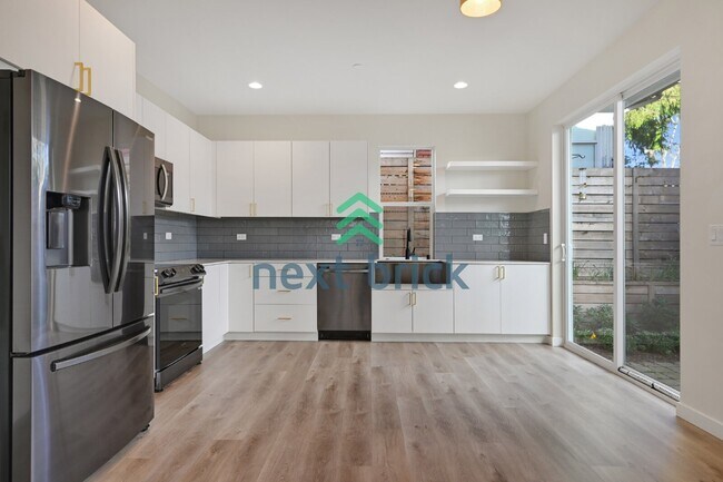 Foto del edificio - Modern Northwest-Danish Inspired Townhome with Standalone Cottage Feel in Seattle’s Central District