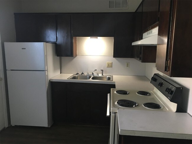 Building Photo - 925 Drake Dr