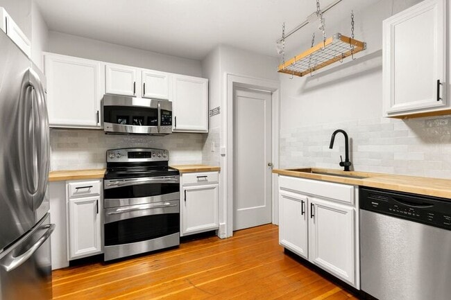 Foto del edificio - 8606 N Seward Ave